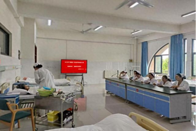 丰富多彩的职业教育活动周主题活动新葡京濮阳医学高等专科学校开展(图3)